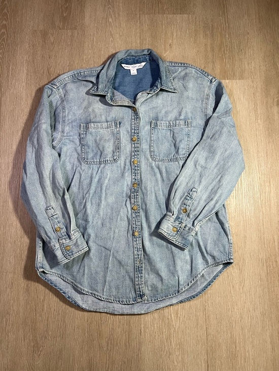 Old Navy Tops - Light Blue Denim Boyfriend Shirt Minimalist Trendy Women's Medium